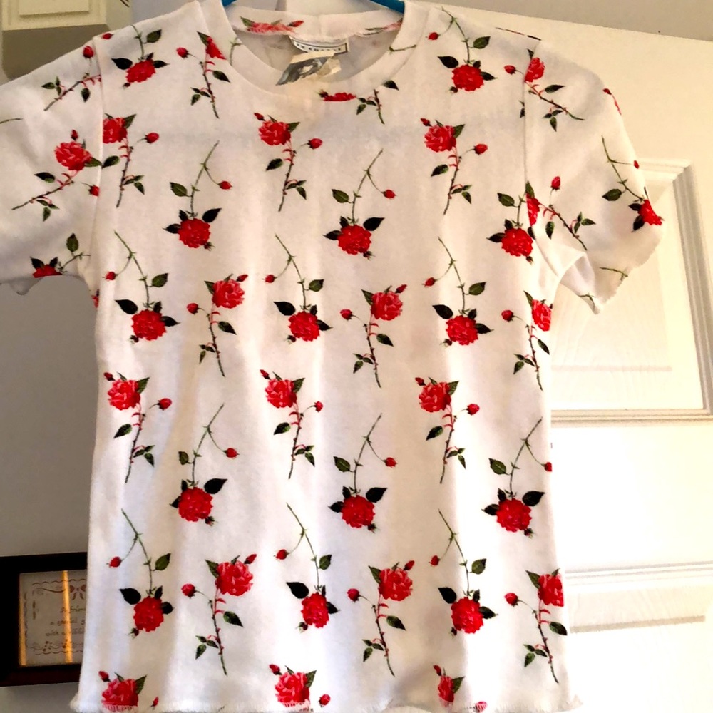 NWT 100% cotton top, brand new ! White with red roses , short sleeves. - Picture 9 of 10